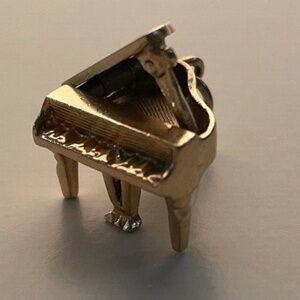 GRAND PIANO Charm 14 K ~ Top Lifts - Vintage ~ Circa 1950s